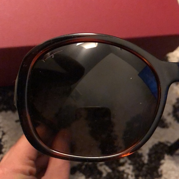 Salvatore ferragamo sunglasses - Picture 8 of 8